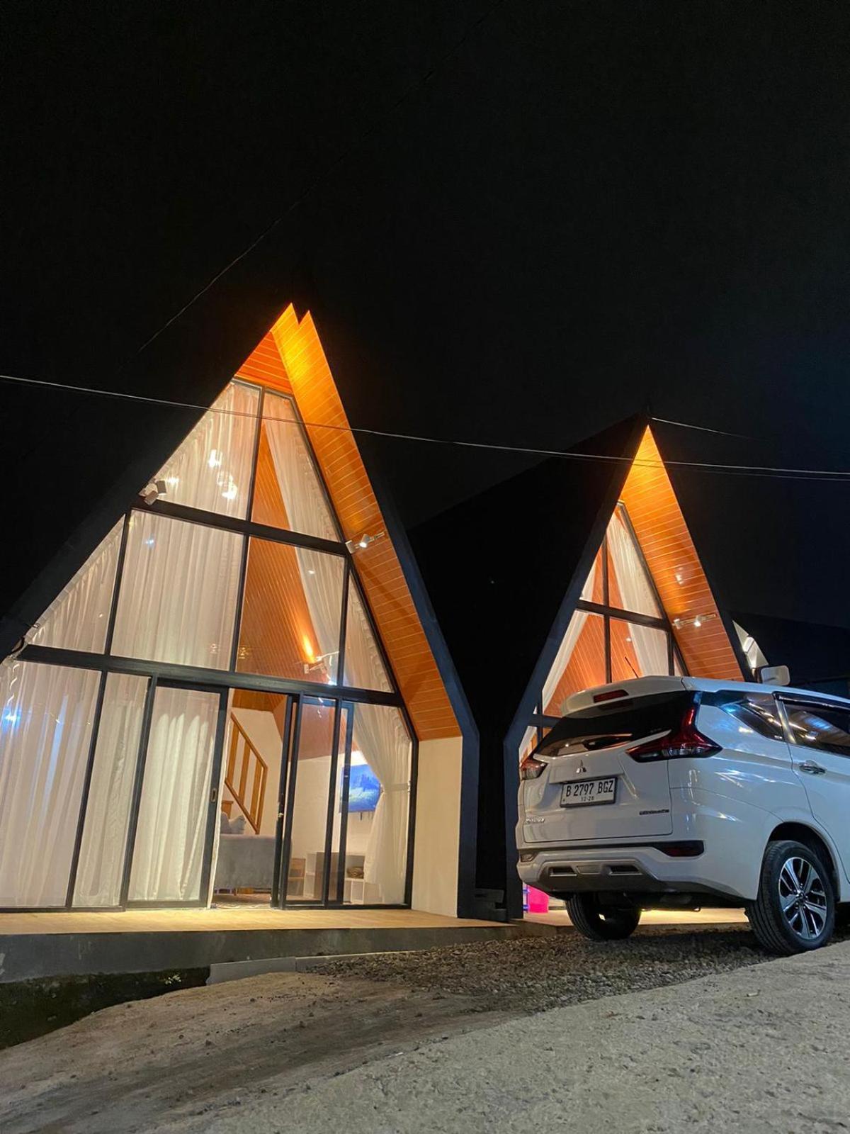 Agriya Lubis Cabin Diyeng Rum bild